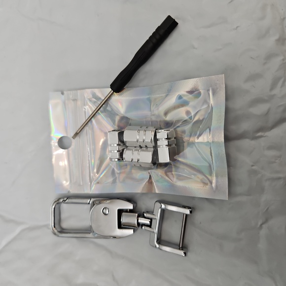 Silver Key Chain Clip W/Swivel Key Chain / Fob Ring - Picture 6 of 8